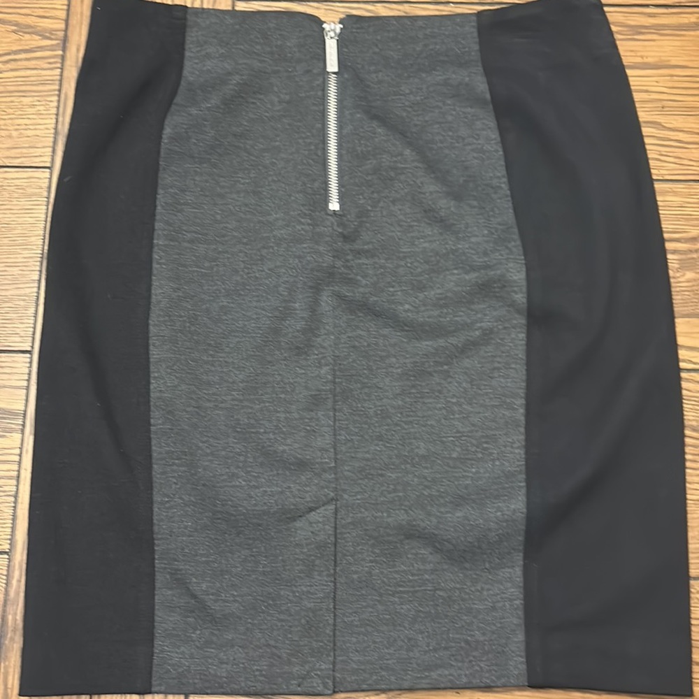 Micheal Kors pencil skirt size 8, excellent condition